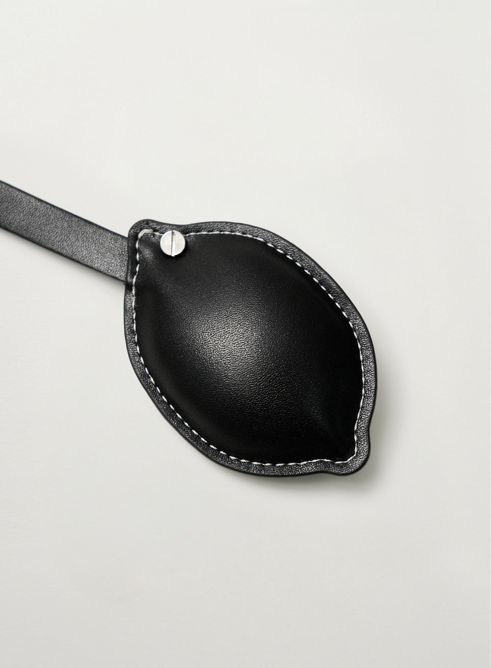 [satur] Citron Synthetic Leather Keyring - Black