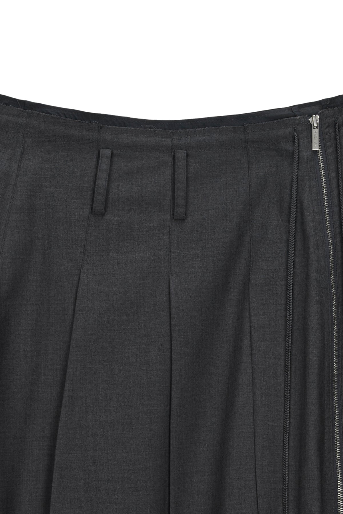 [matinkim] STRING POINT LAYERED PLEATS SKIRT IN GREY