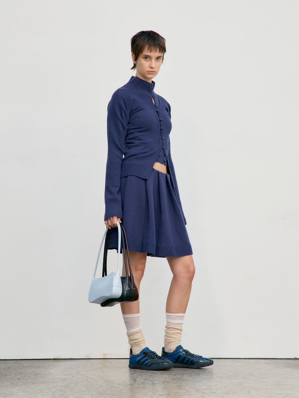 [low_classic] High Neck Knit Cardigan
Navy