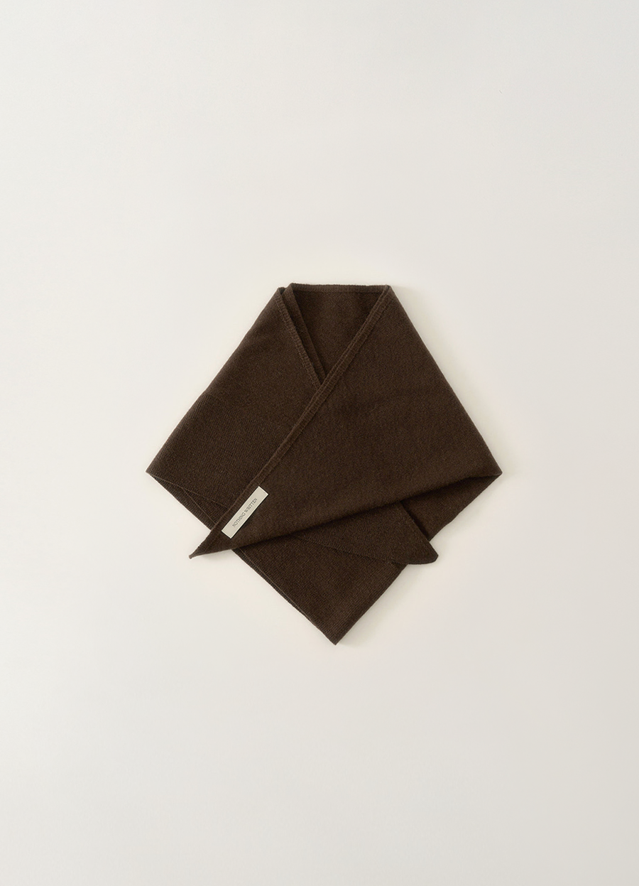 Nothing Written Triangle cashmere muffler (Brown)