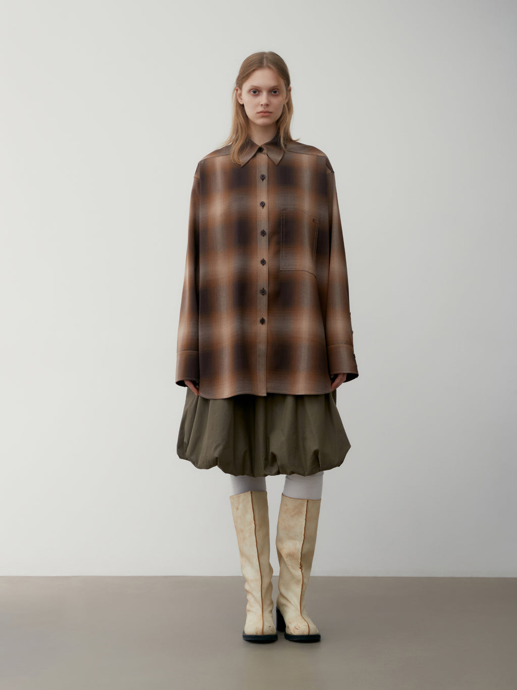 [low_classic] BUBBLE MIDI SKIRT
KHAKI