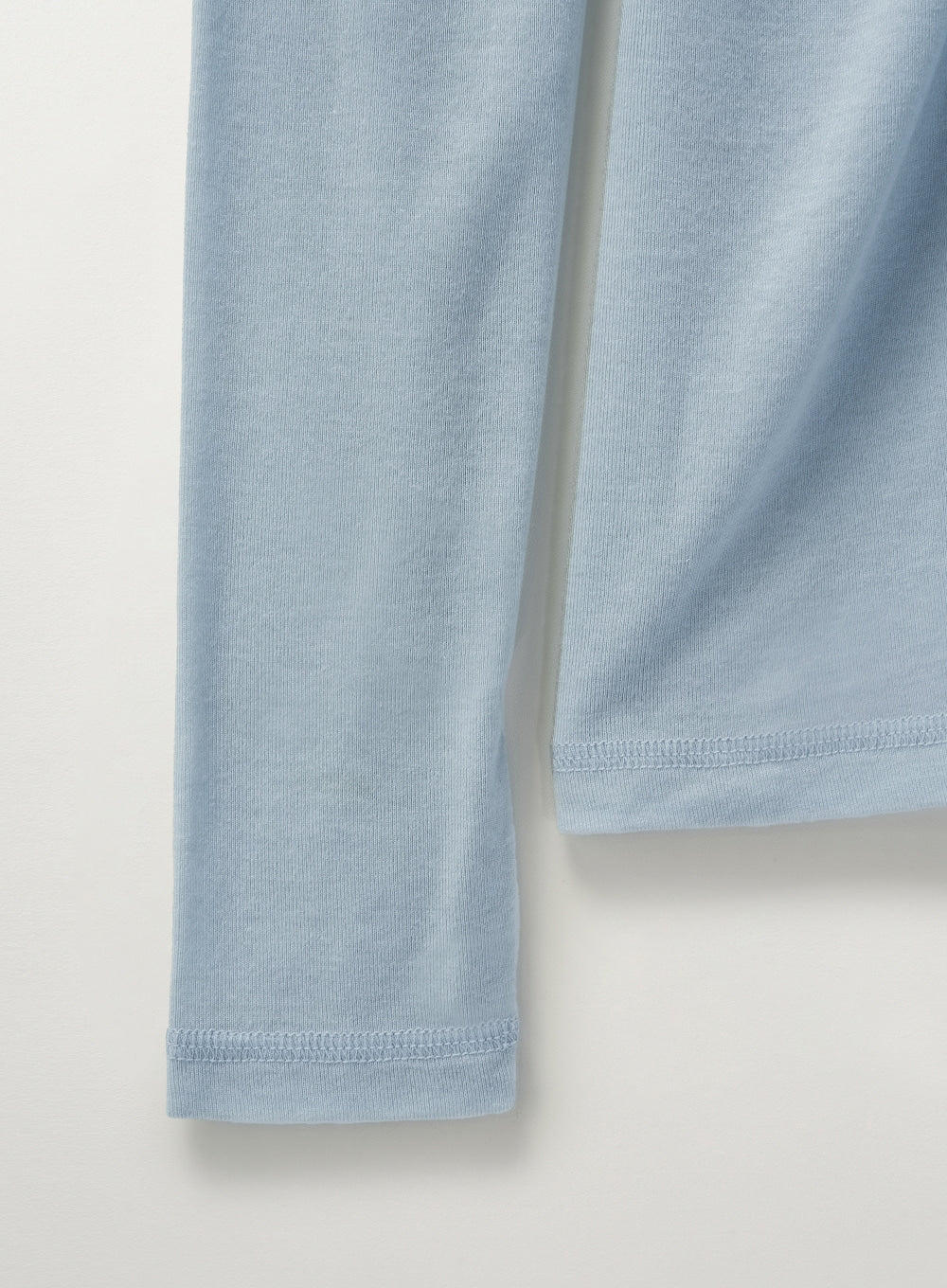 [satur] (W) Crossed Turtle Neck Long Sleeve - Light Blue