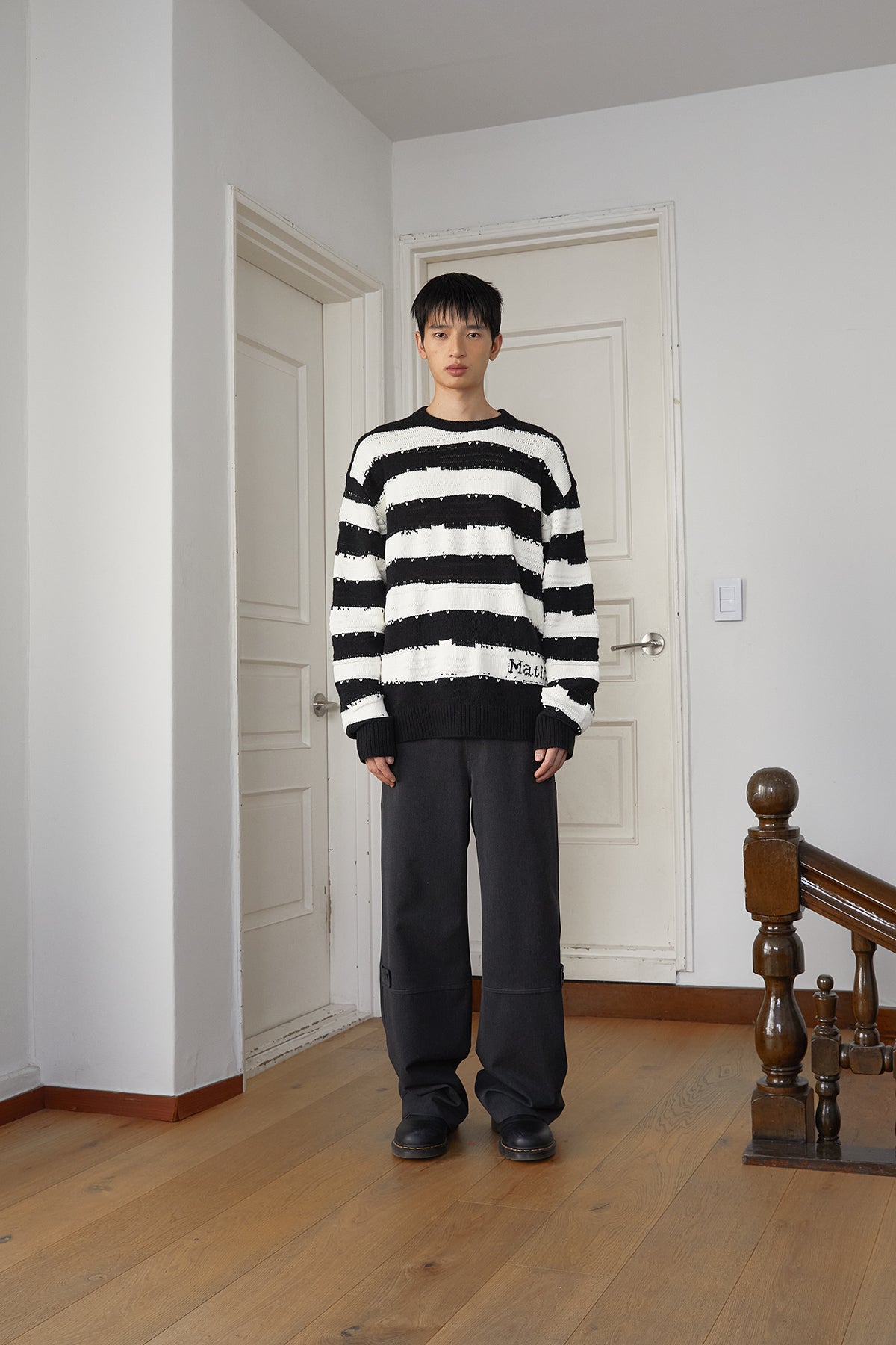 [matinkim] STRIPE VINTAGE LOOSE PULLOVER FOR MEN IN BLACK