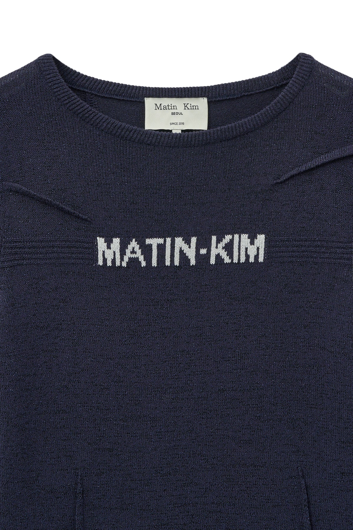[matinkim] GLITTER SLIM LOGO KNIT TOP IN NAVY