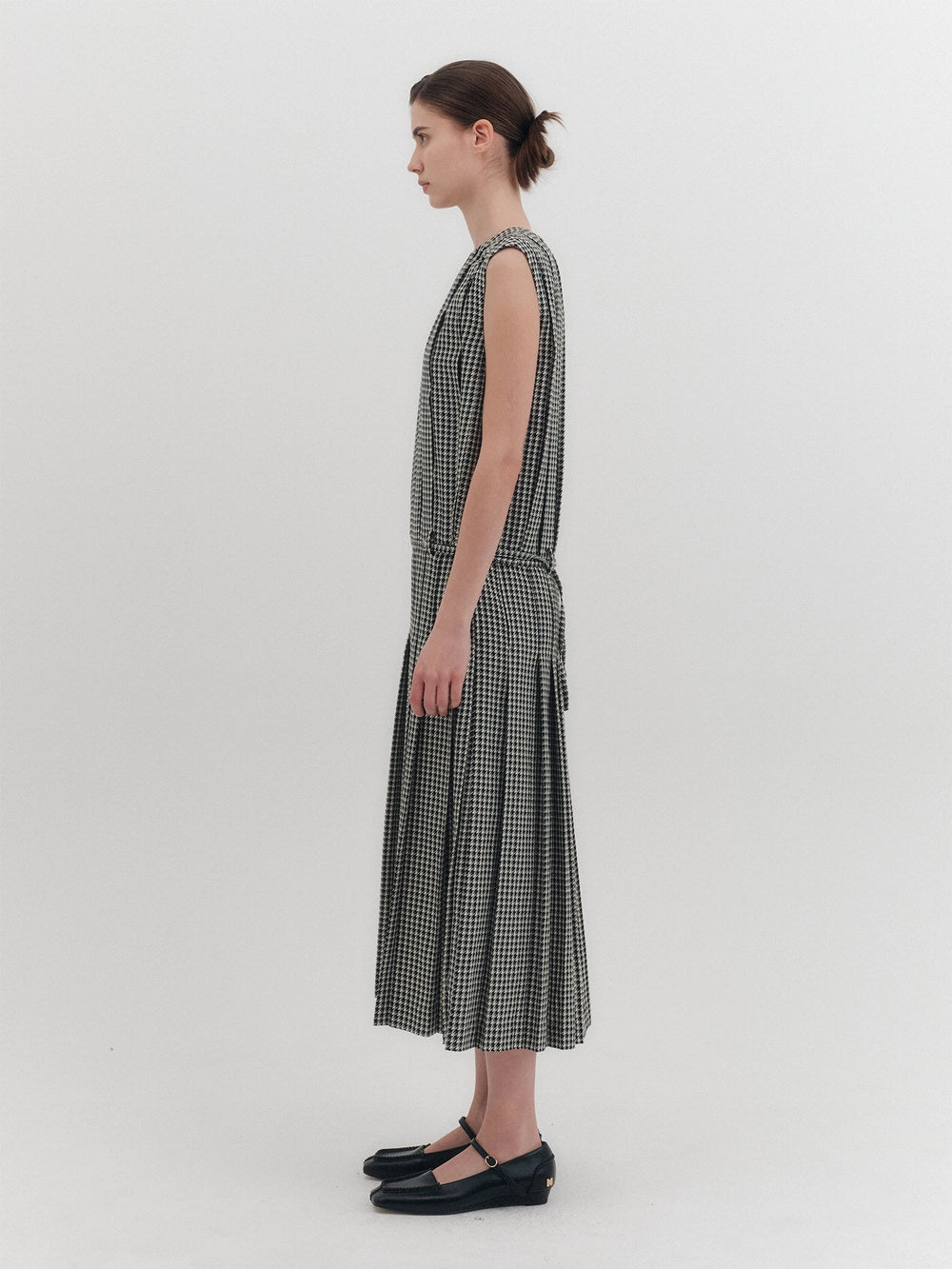 EENK Pleated Long Dress - Black/Ivory