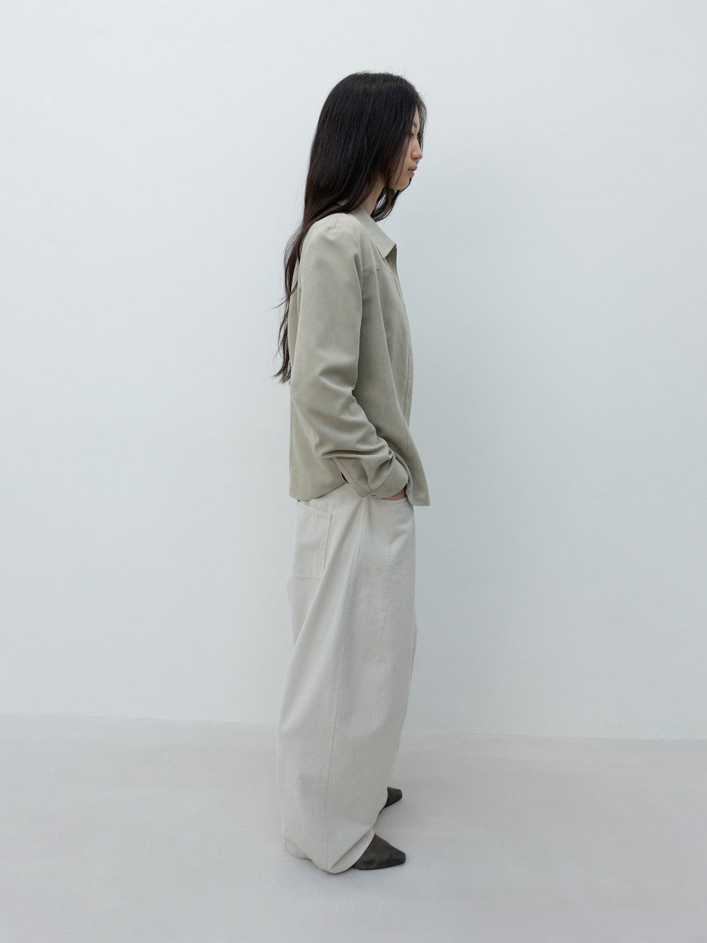 Low Classic Wide-Fit Curved Cotton Pants Cream
