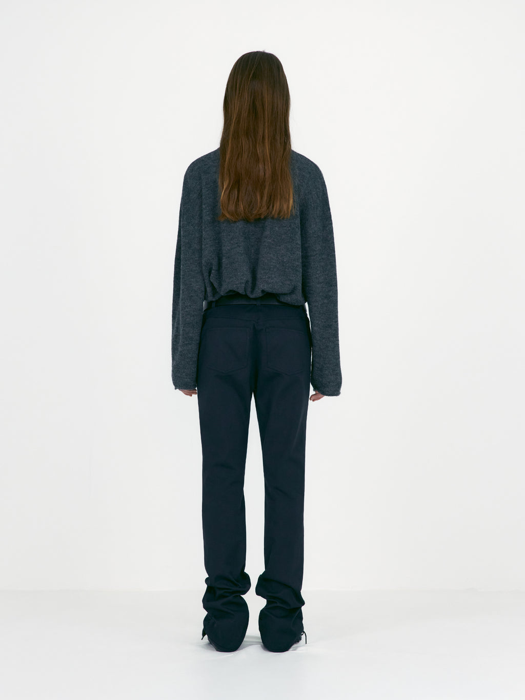 [low_classic] Slit Hem Slim-Fit Pants
Charcoal