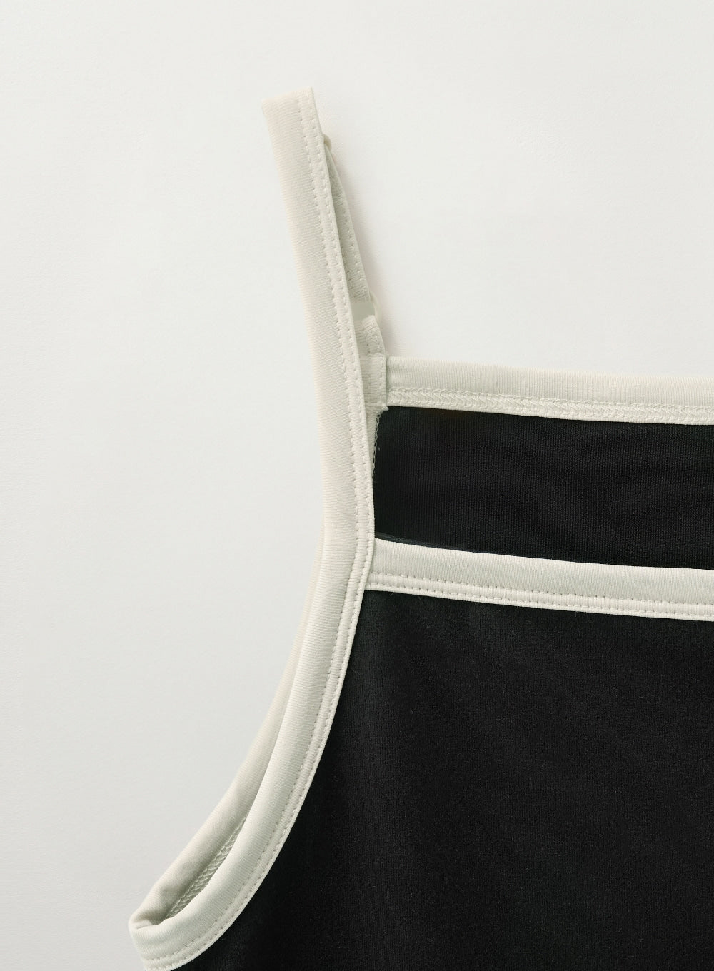 [satur] (W) Apero Logo Solid Sleeveless Top - Black