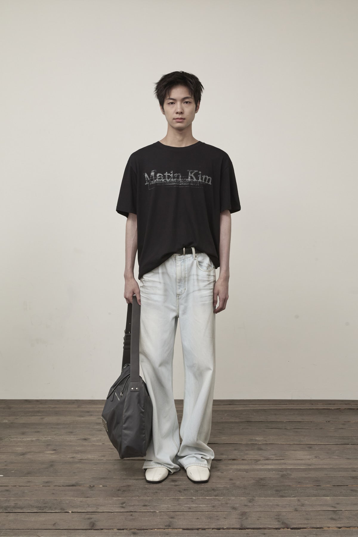 [matinkim] STAMP LOGO GRAPHIC OVERSIZE TOP FOR MEN IN BLACK
