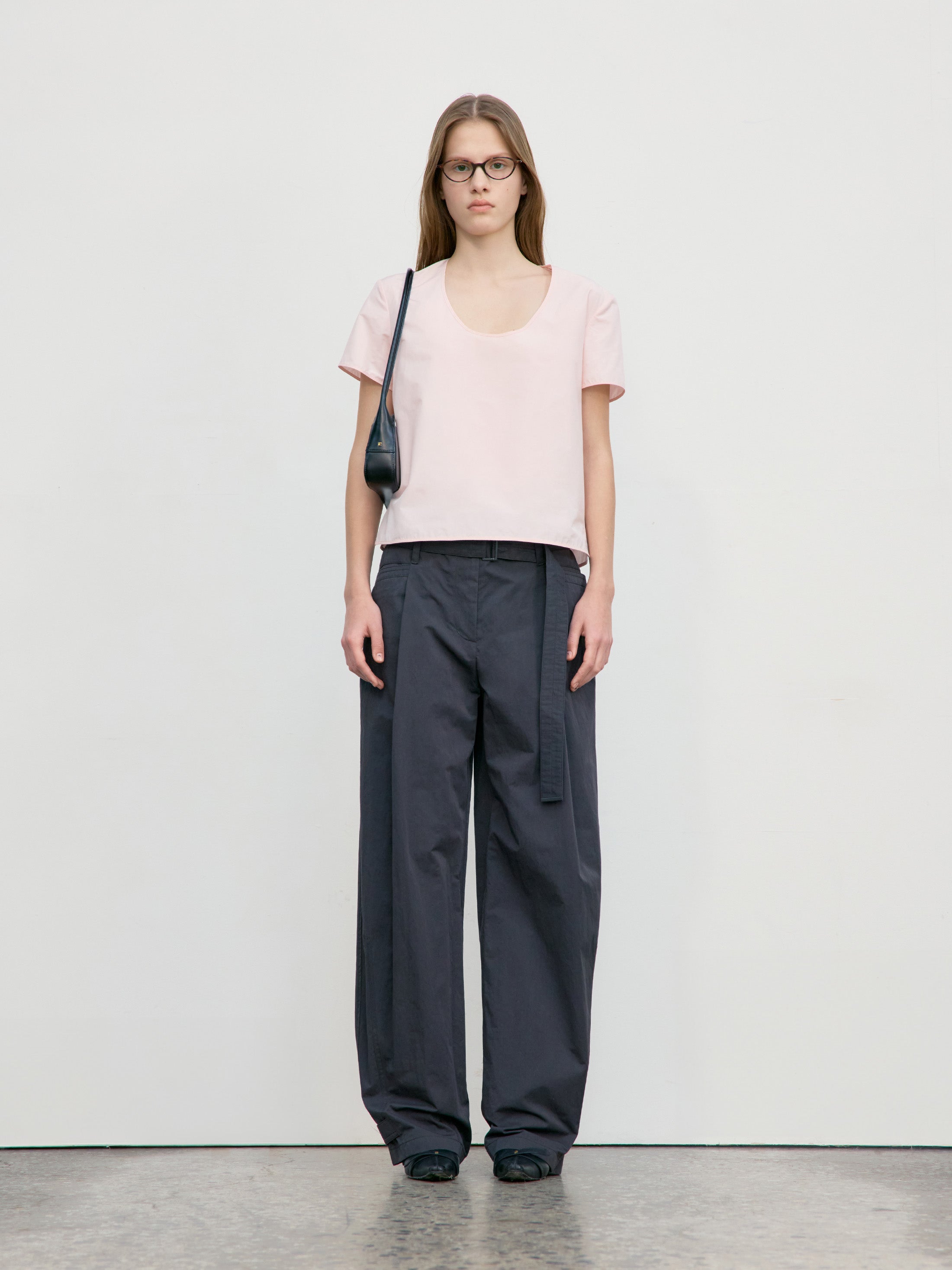 [Low Classic] U-Neck Logo Blouse_Light Pink