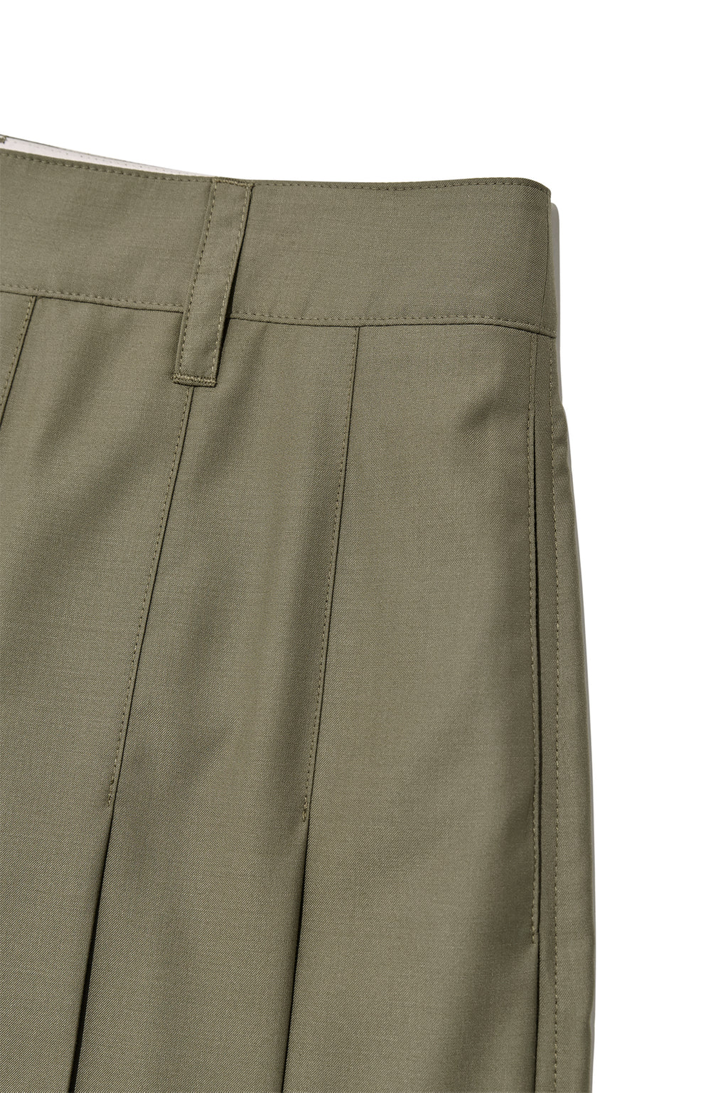 [matinkim] BERMUDA PLEATS SKIRT PANTS IN KHAKI