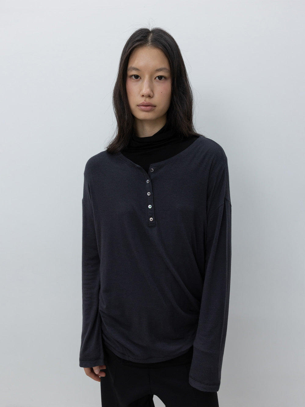 Low Classic Asymmetric Henley Neck Wool T-Shirt Charcoal