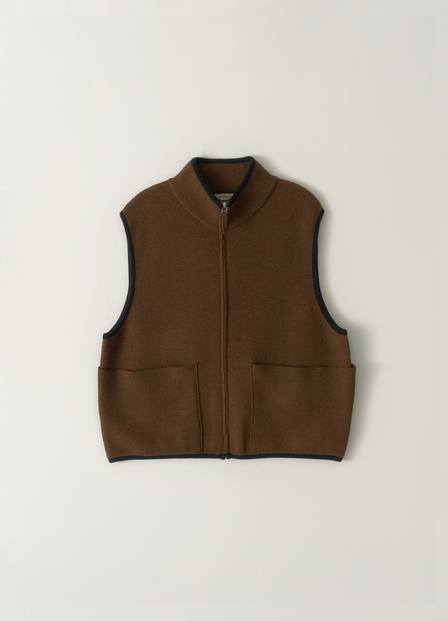 Nothing Written Dicky zip-up vest (Camel)
