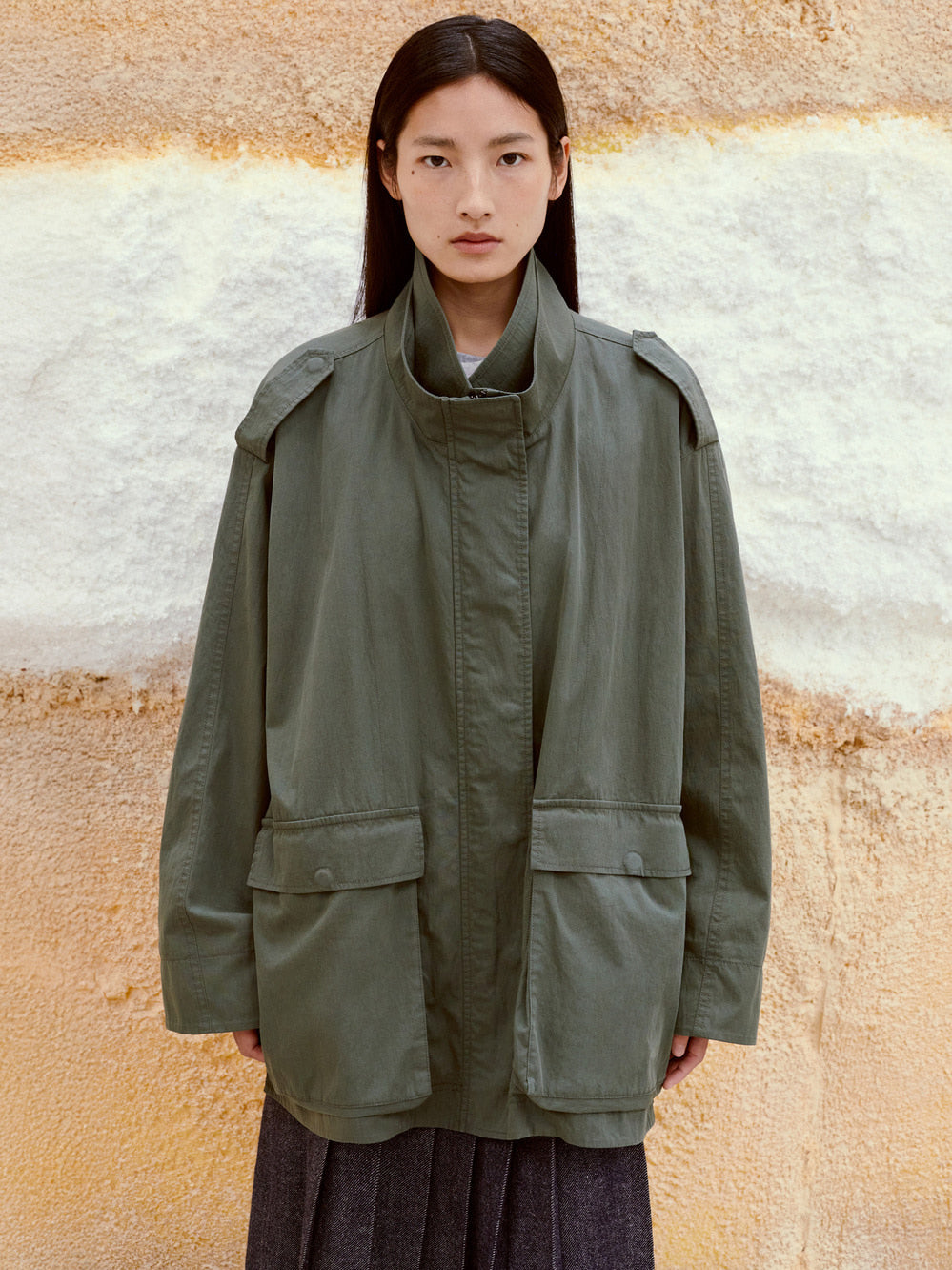 Low Classic Two Pocket Field Jacket Khaki