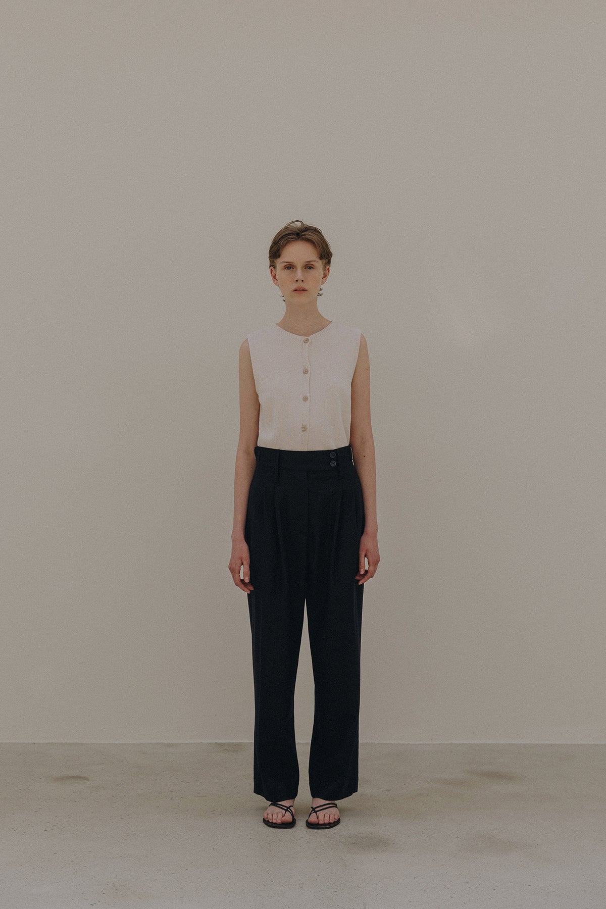 Nothing Written Two tuck wool pants (Navy)