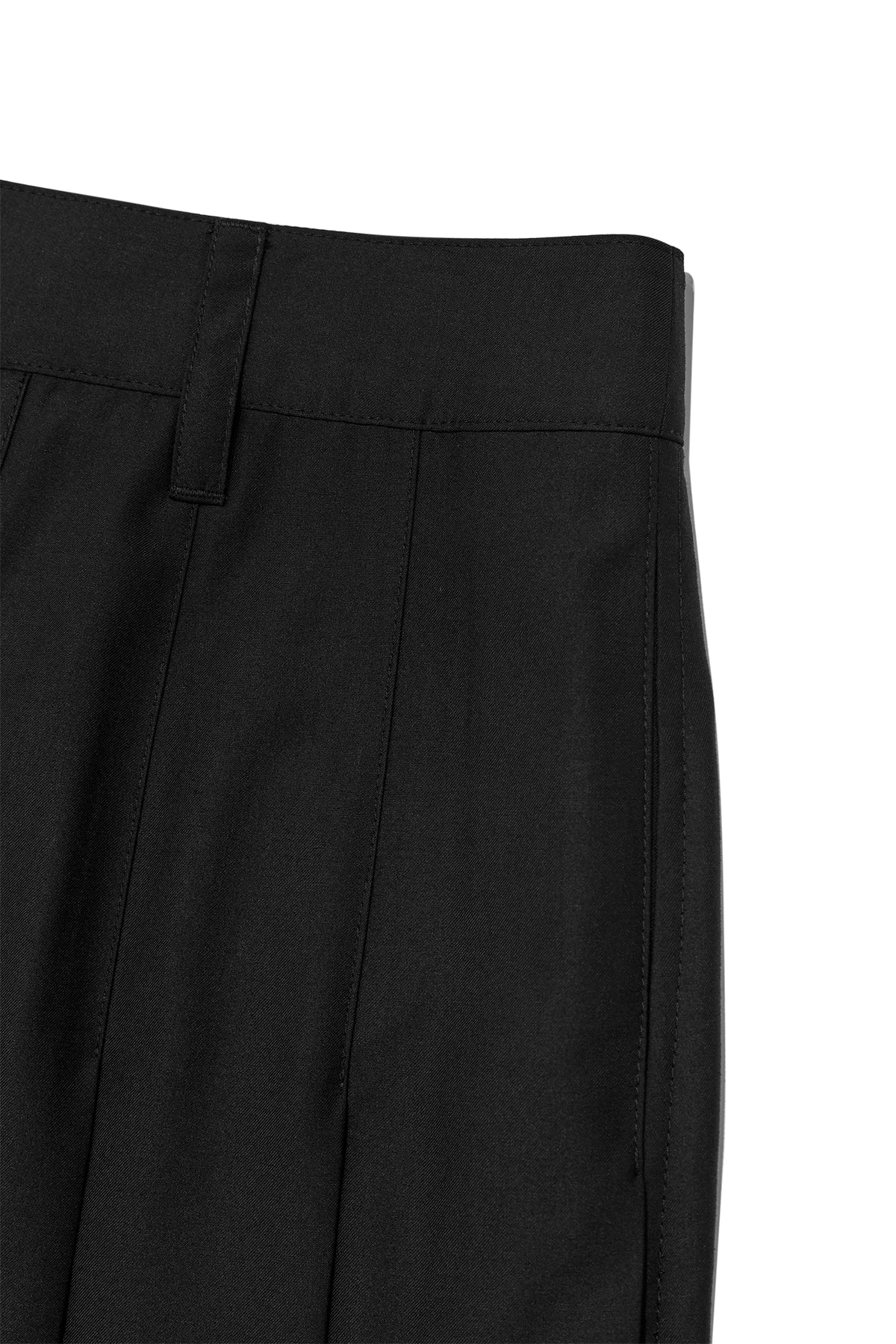 [matinkim] BERMUDA PLEATS SKIRT PANTS IN BLACK