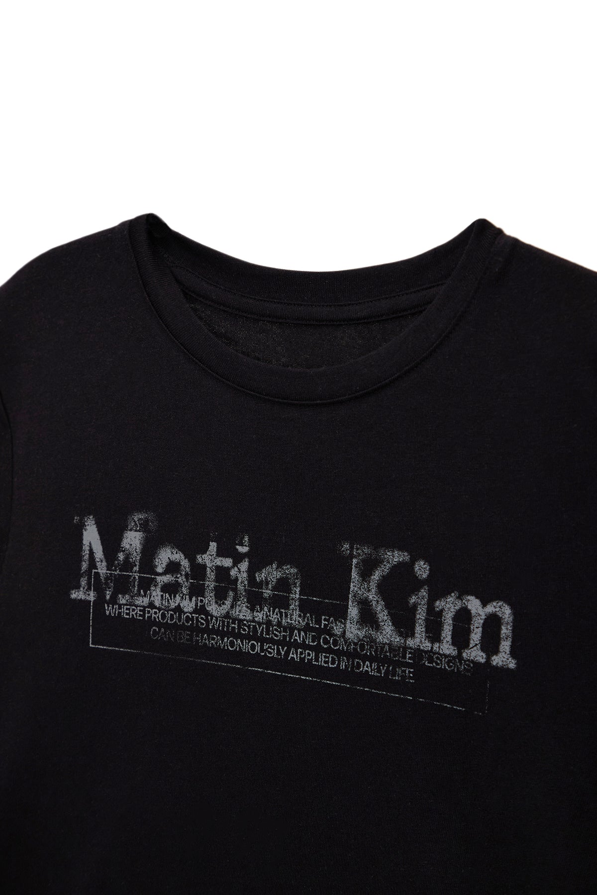 [matinkim] STAMP LOGO GRAPHIC CROP TOP IN BLACK