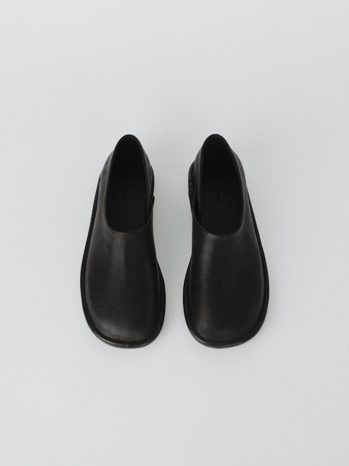 Moia stitched pebble loafer (black)