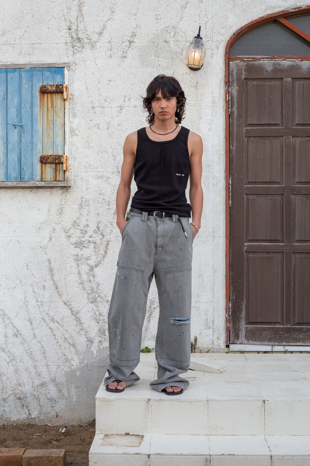 [matinkim] SMALL LOGO PINTUCK SLEEVELESS TOP FOR MEN IN BLACK