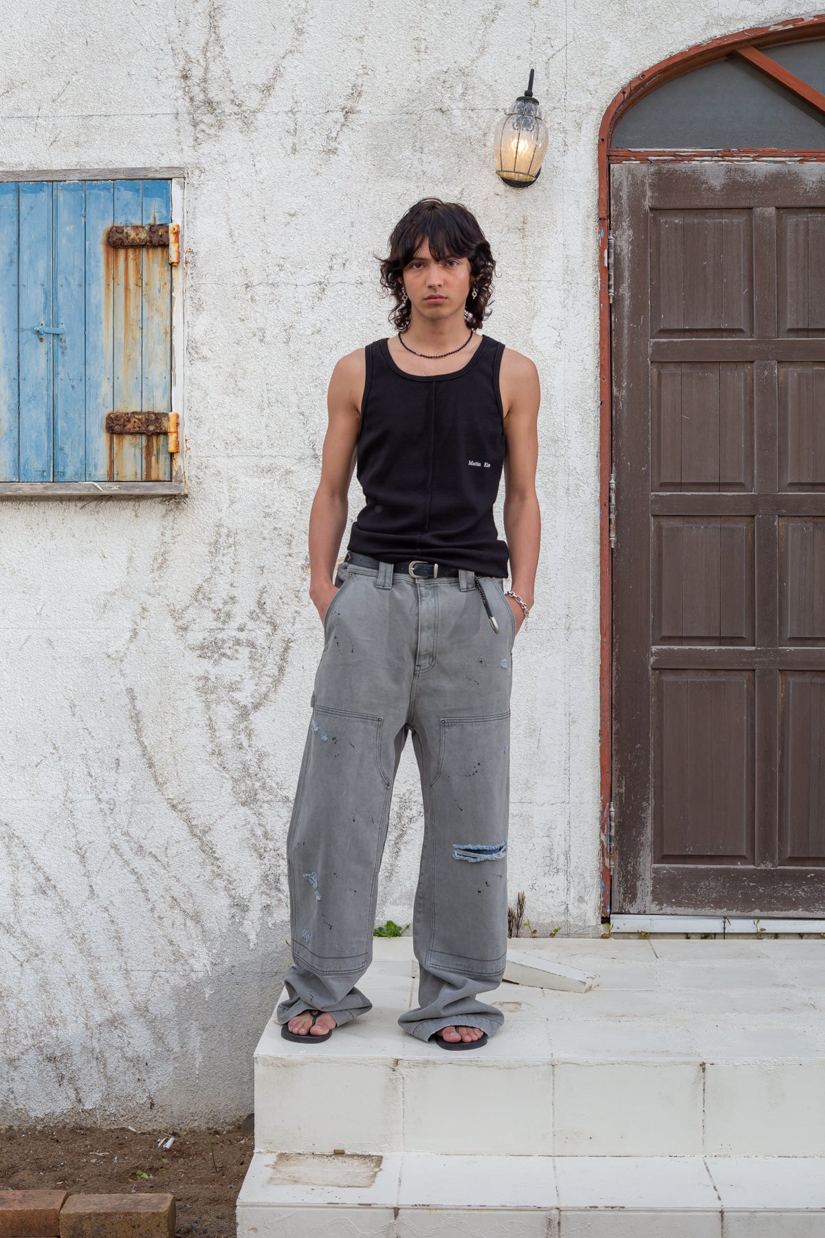 [matinkim] SMALL LOGO PINTUCK SLEEVELESS TOP FOR MEN IN BLACK