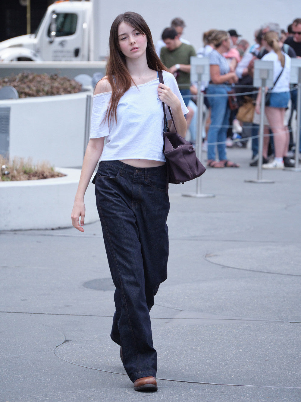Low Classic Off-Shoulder Raglan Jersey Tee Off White