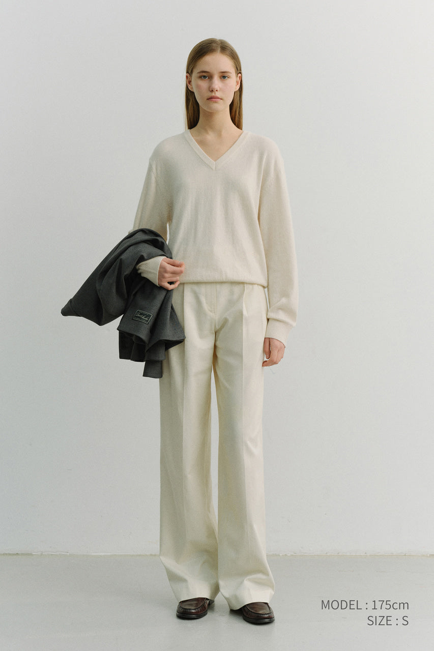 Dunst Unisex Soft V-Neck Sweater Ivory