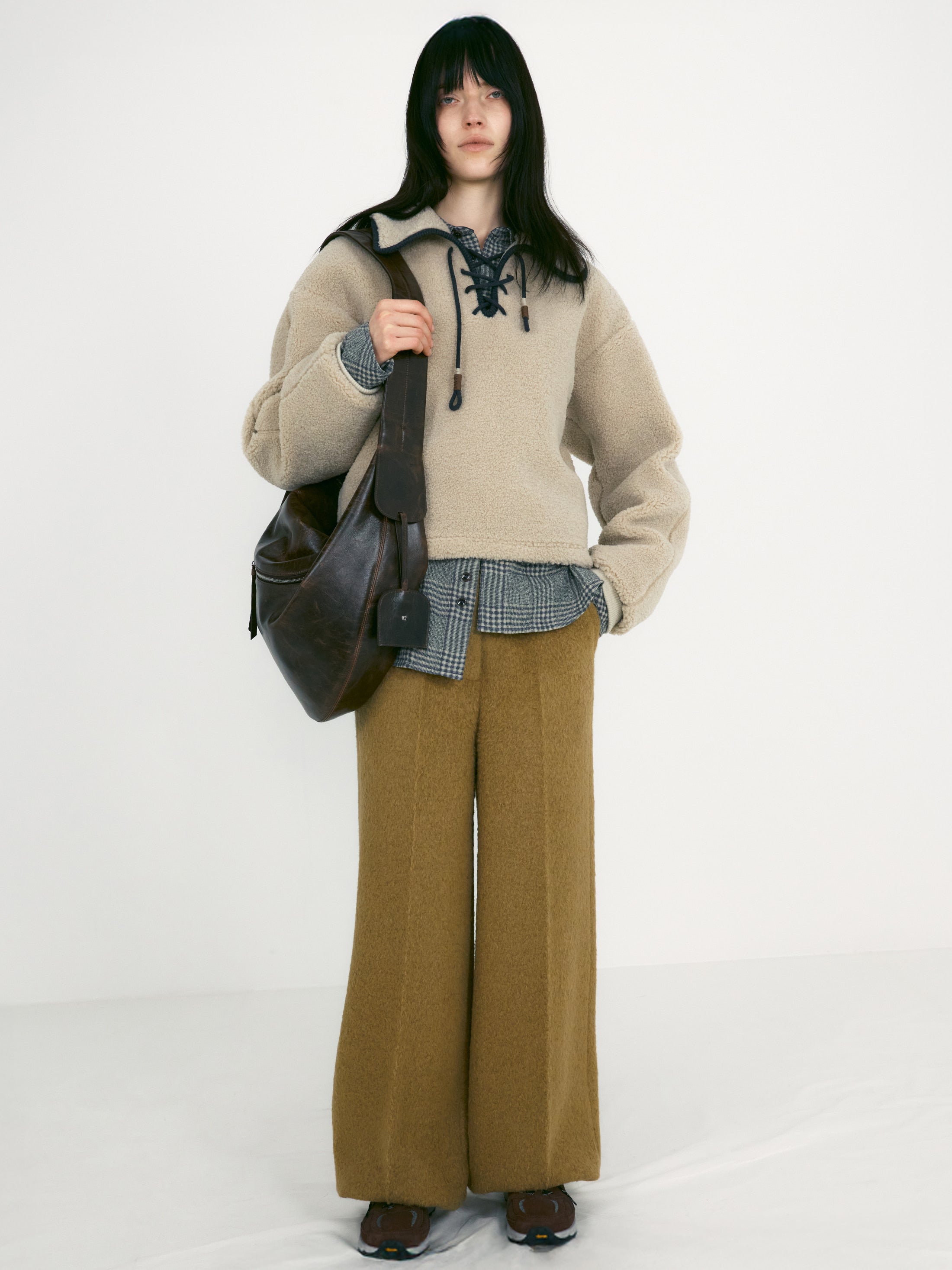 [low_classic] Hairy Boucle Wool Pants
Beige