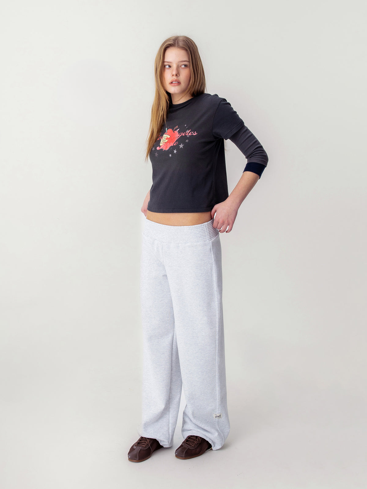GLOWNY Apple Graphic Tee (Charcoal)