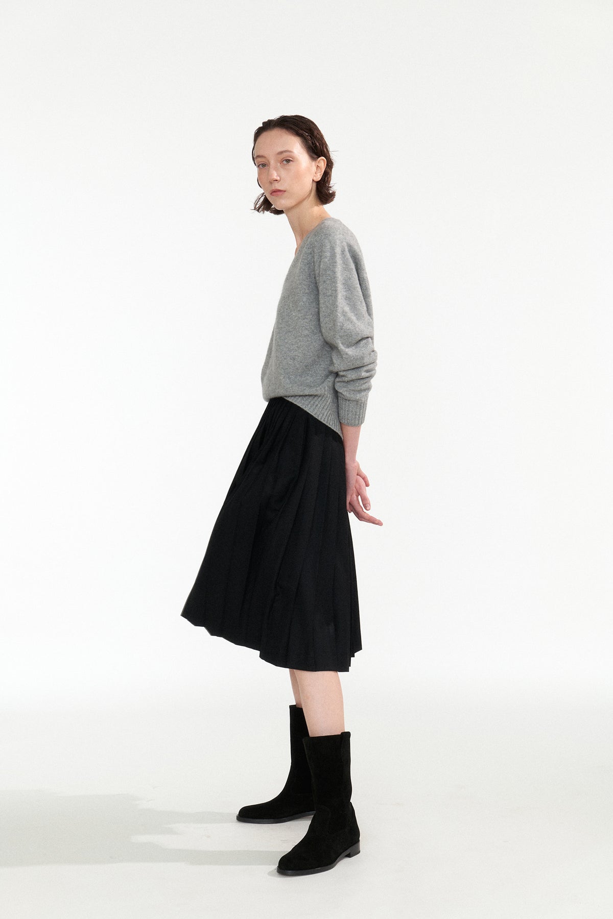 Nothing Written Classic pleated mid-skirt (Black)