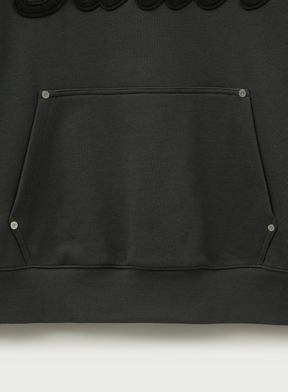 [satur] Lugo Applique Rivet Hoodie - Charcoal