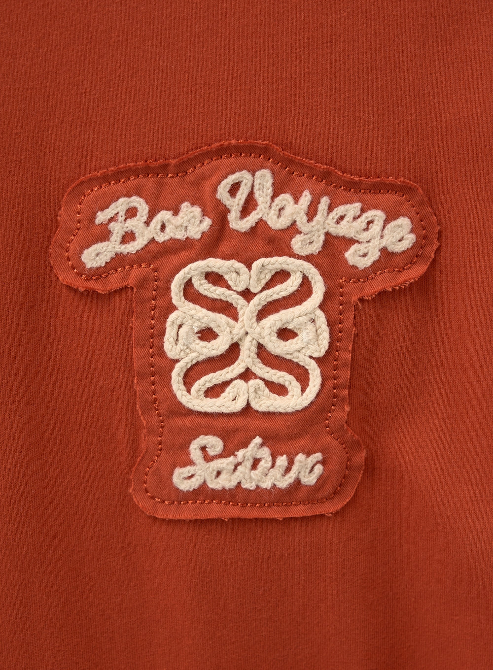 [satur] (W) Bon Voyage Raw-Cut Applique T-Shirt - Brick Orange