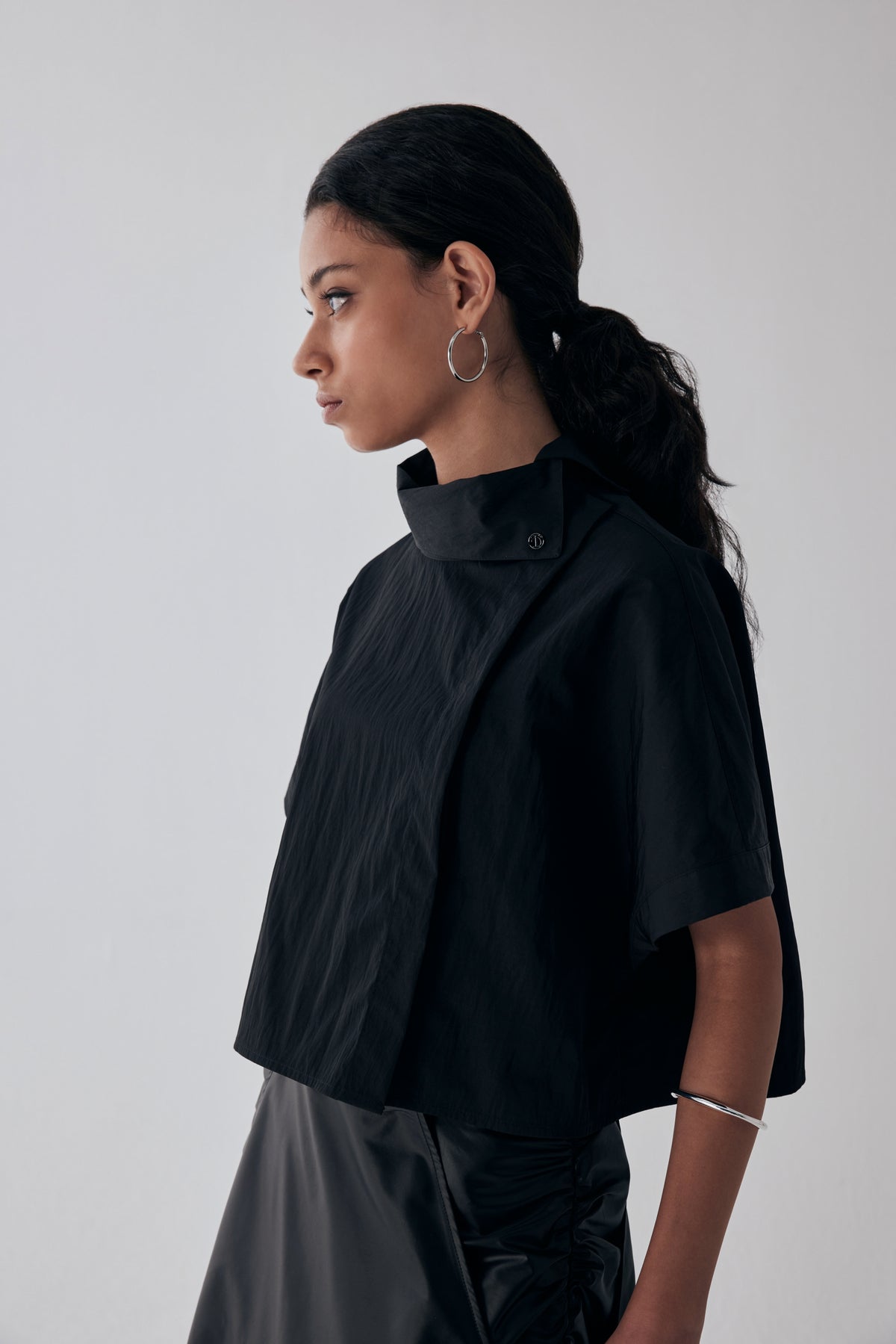 Treemingbird High-neck Crop Shirts Black