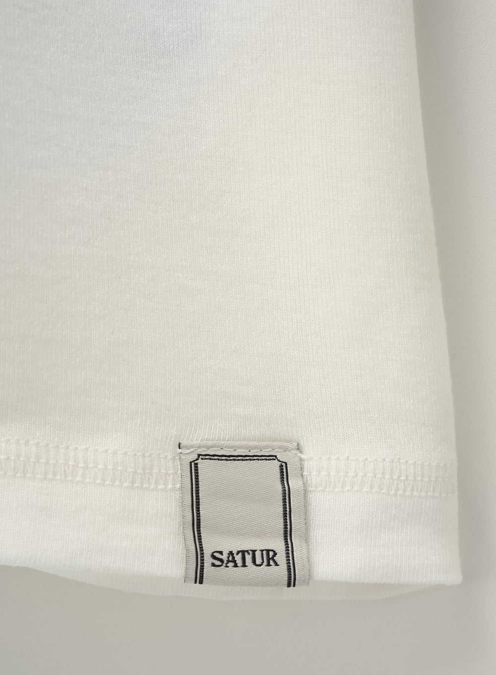 [satur] (W) Crossed Turtle Neck Long Sleeve - White