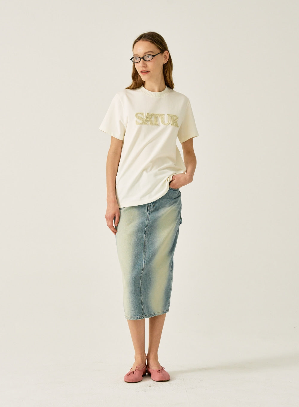 [satur] (W) Logo Cross Stitch T-Shirt - Resort Ivory