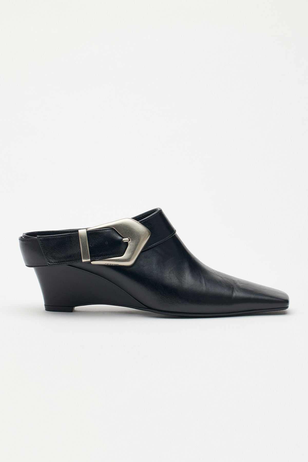 [matinkim] Bold Buckle Leather Mule IN Black