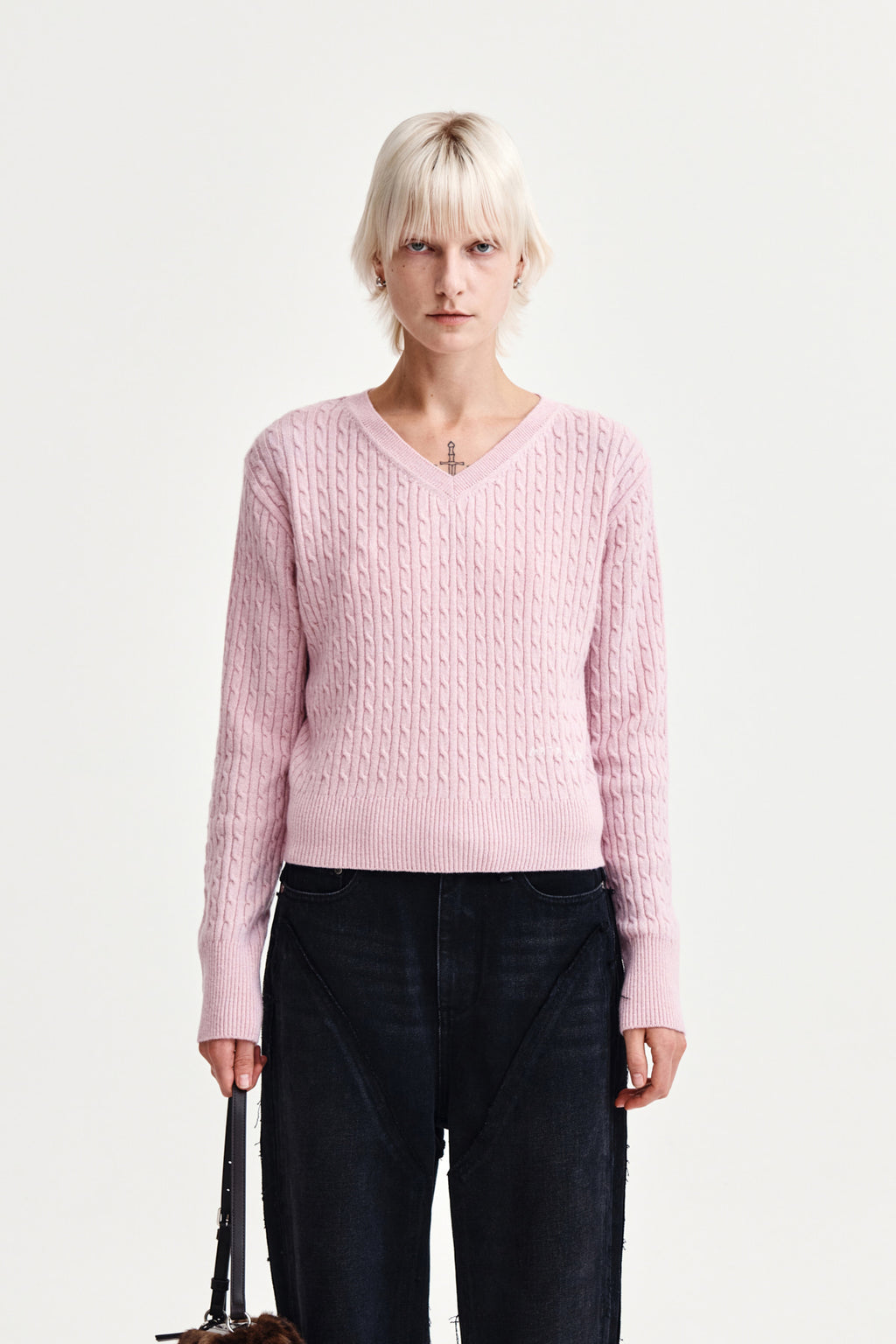 [matinkim] SHINY CABLE PULLOVER IN PINK