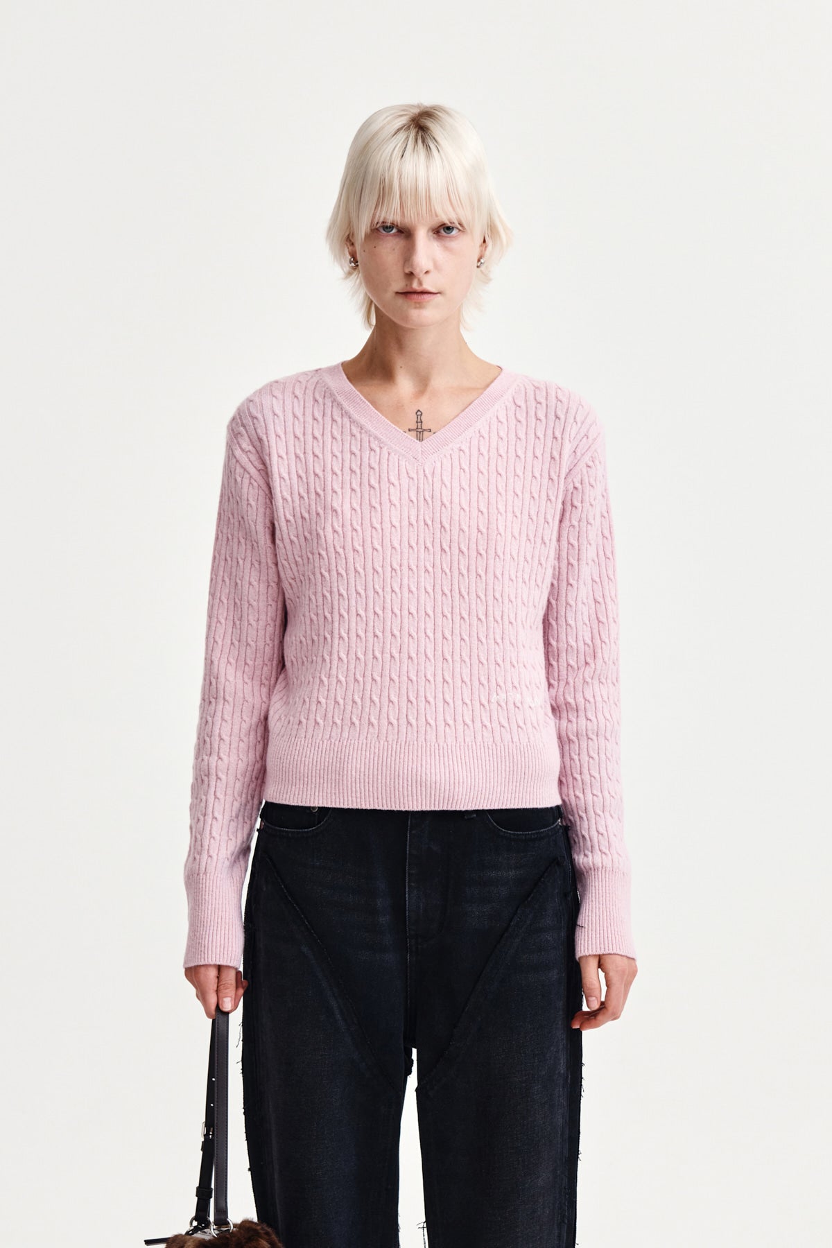 [matinkim] SHINY CABLE PULLOVER IN PINK