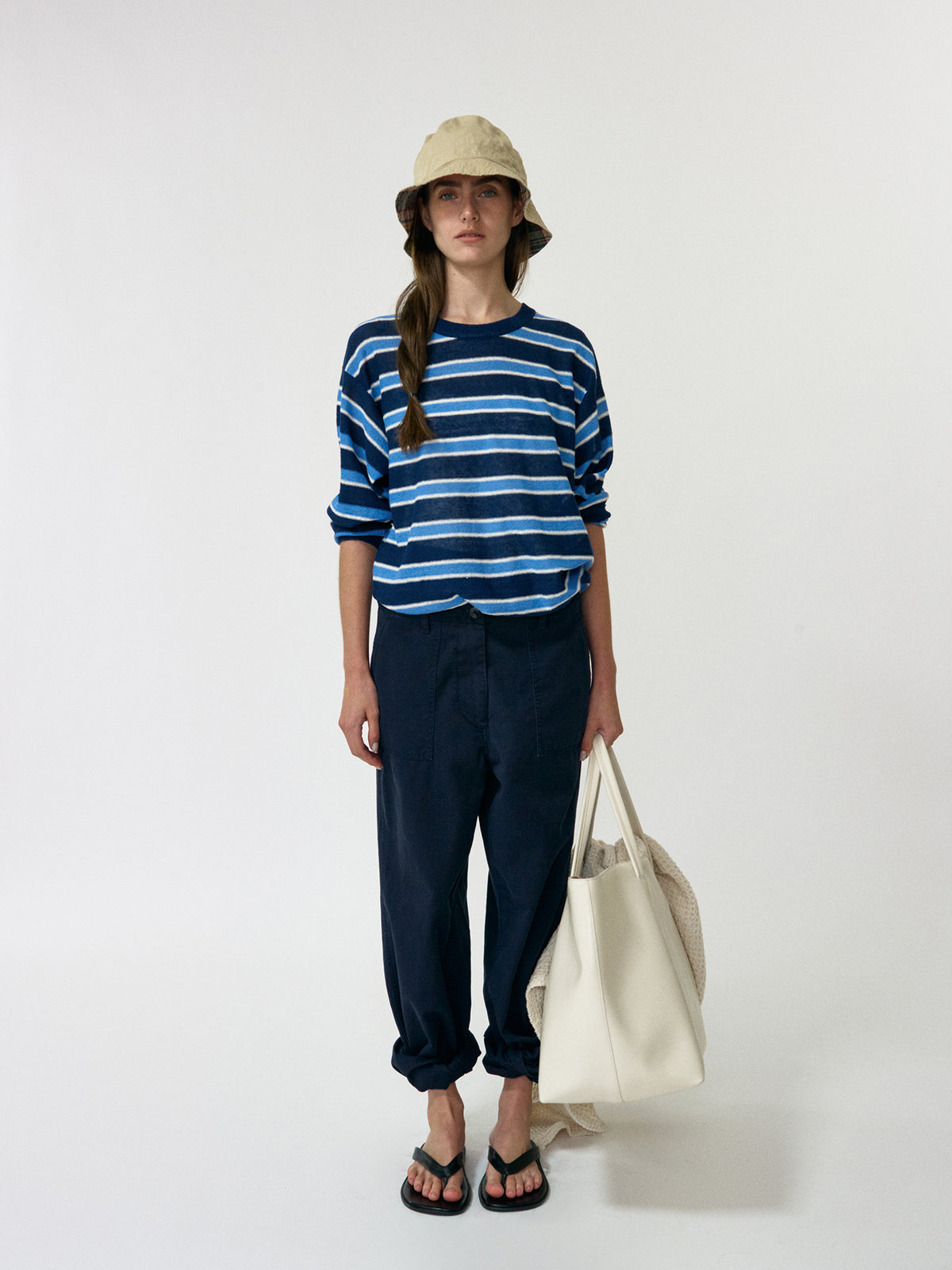 Nothing Written Stripe round pullover (Blue)