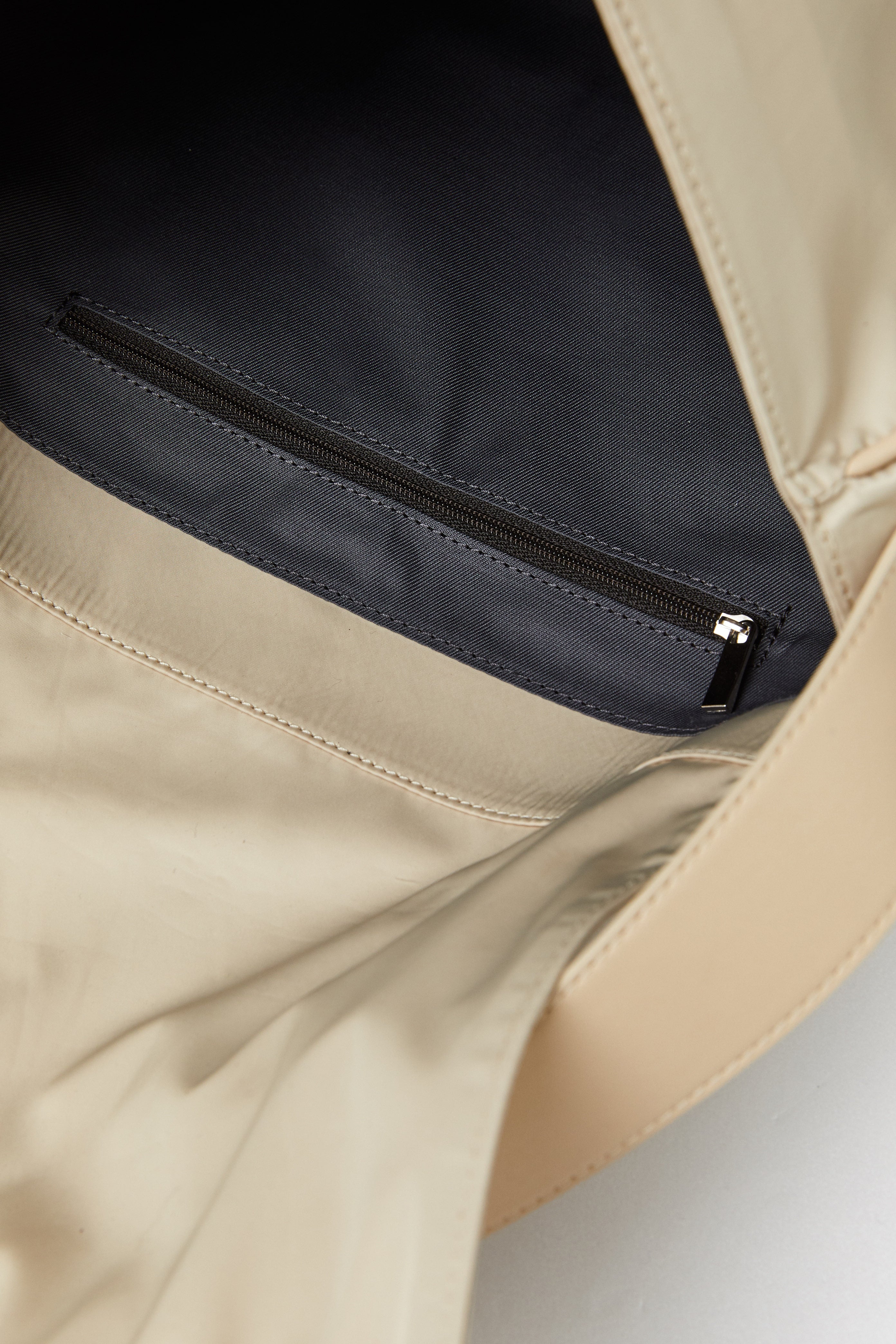 [matinkim] BUCKLE BAG IN BEIGE