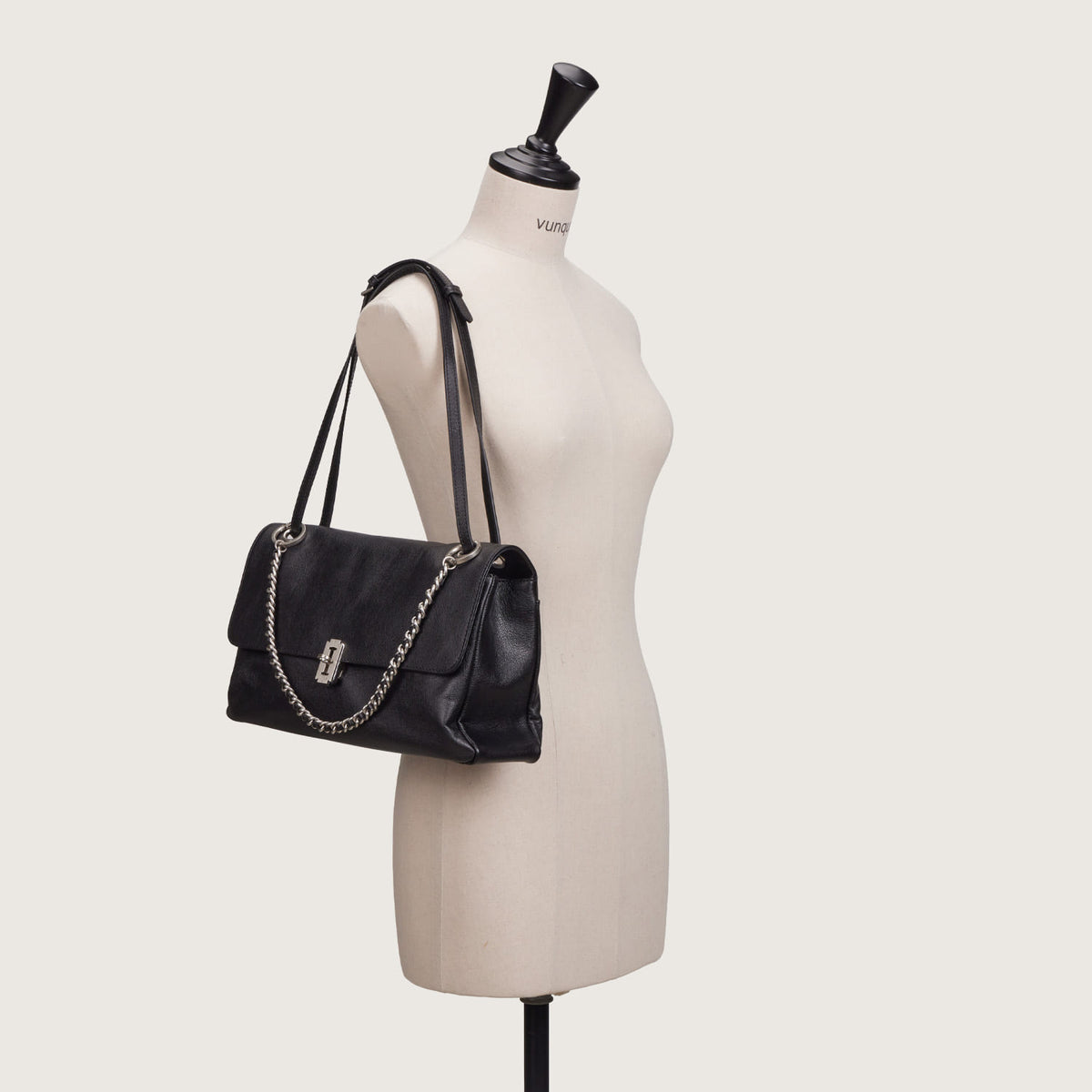Vunque Loop Leather Chain Strap Black
