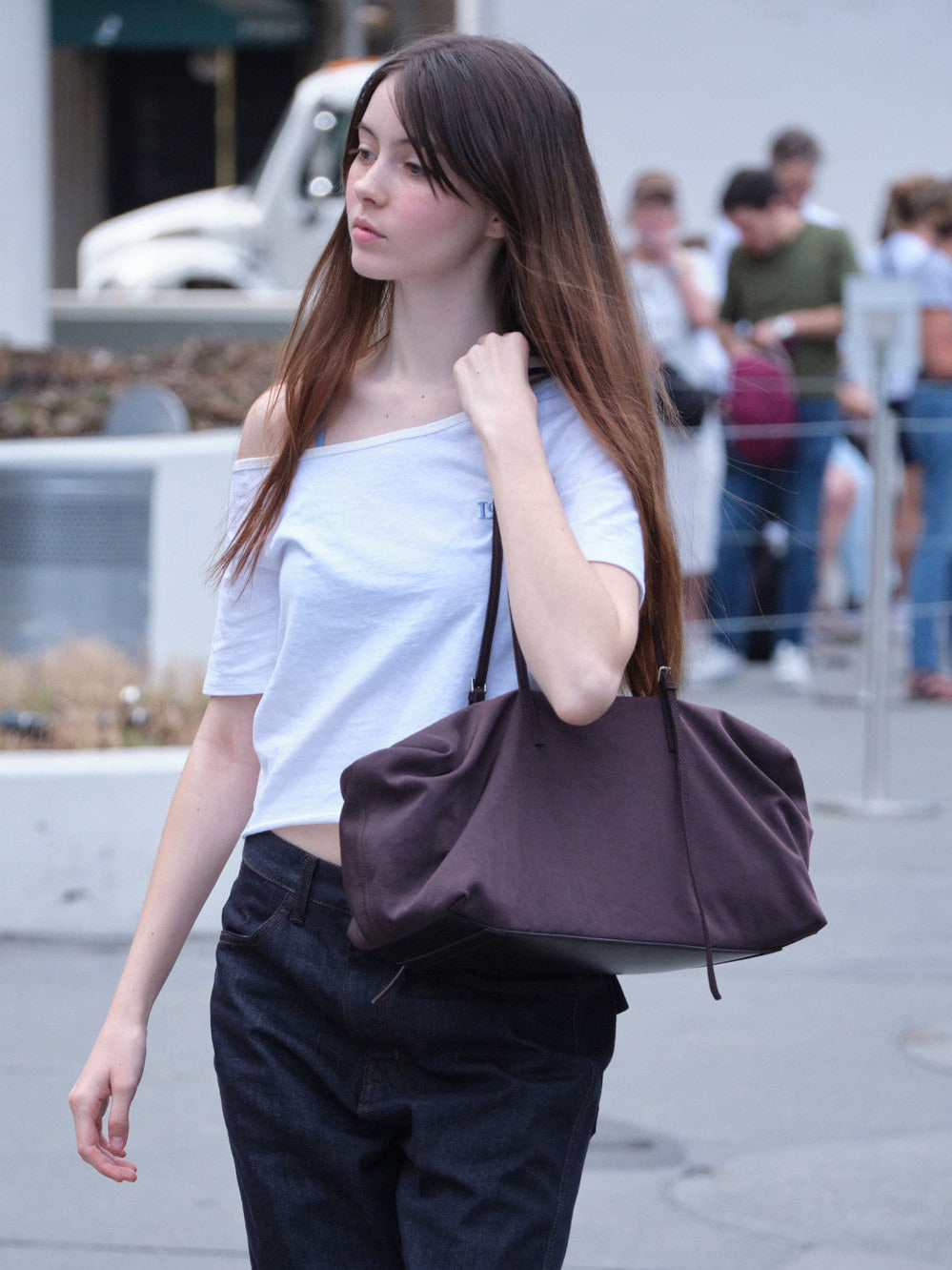 Low Classic Off-Shoulder Raglan Jersey Tee Off White
