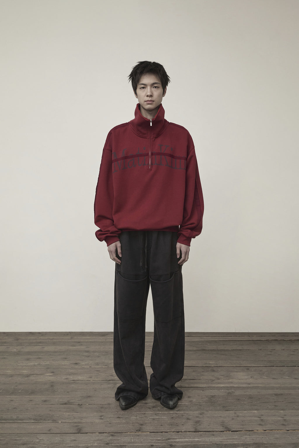 [matinkim] CUT OUT HALF ZIP SWEATSHIRT FOR MEN IN BURGUNDY