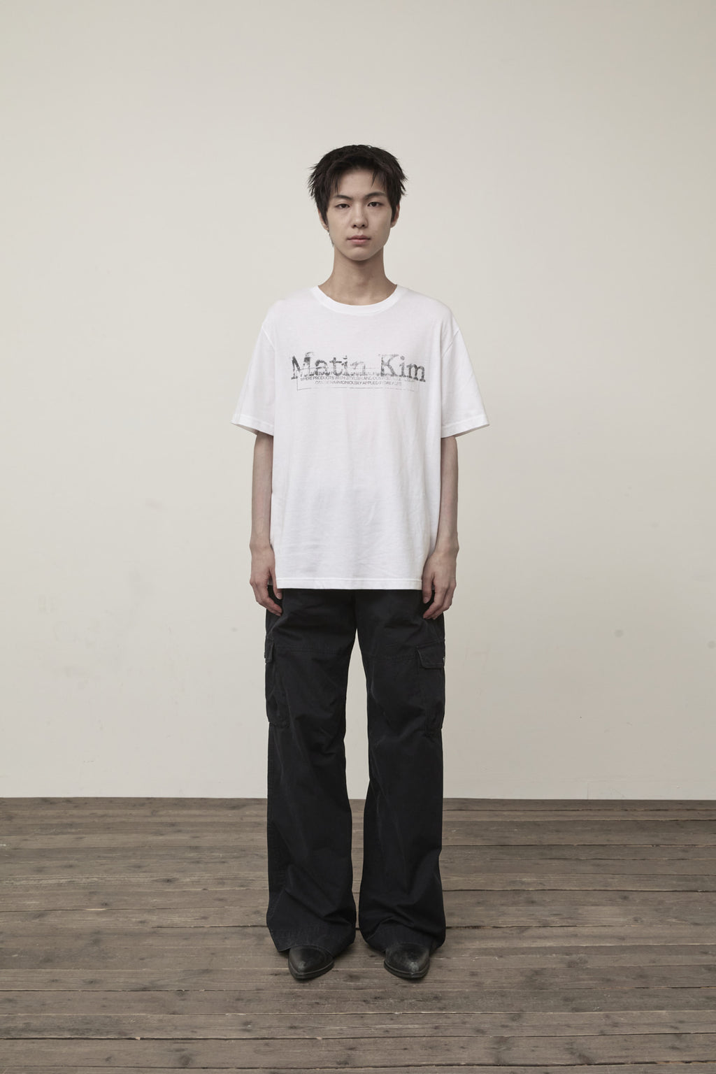 [matinkim] STAMP LOGO GRAPHIC OVERSIZE TOP FOR MEN IN WHITE