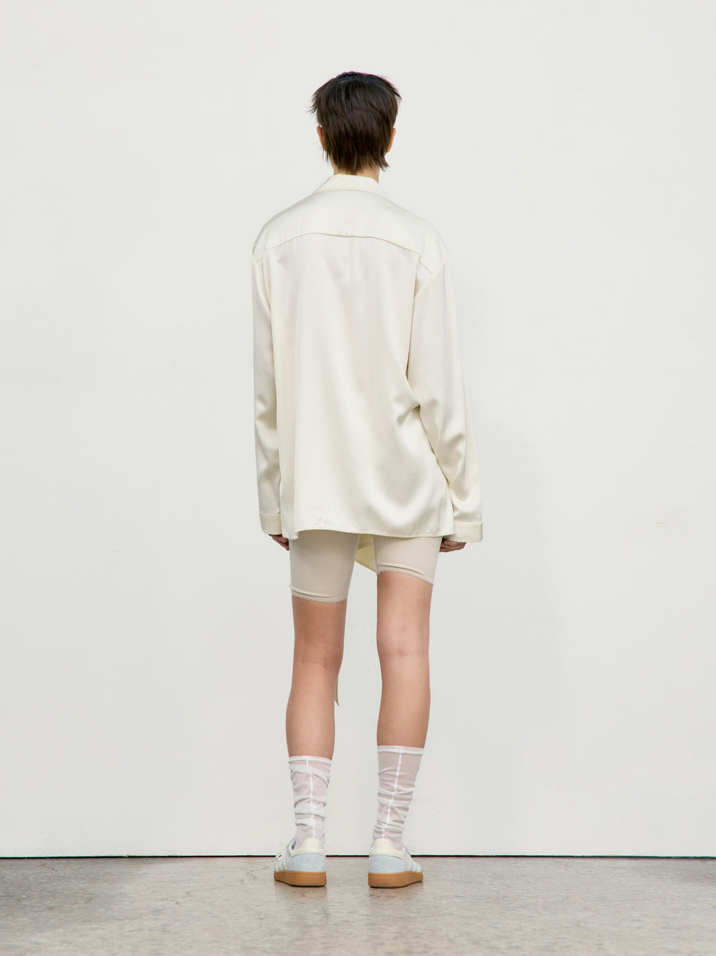 [low_classic] Satin Stitch Strap Shirt
Cream
