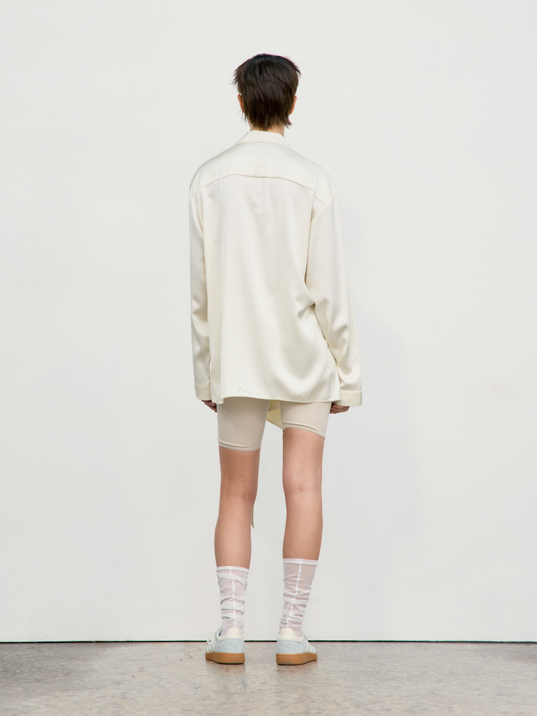 [low_classic] Satin Stitch Strap Shirt
Cream