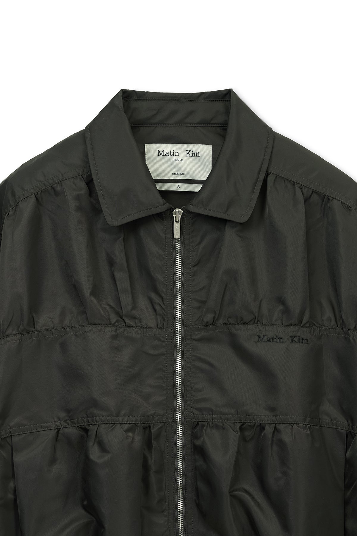 [matinkim] SMALL LOGO SHIRRING JUMPER IN KHAKI