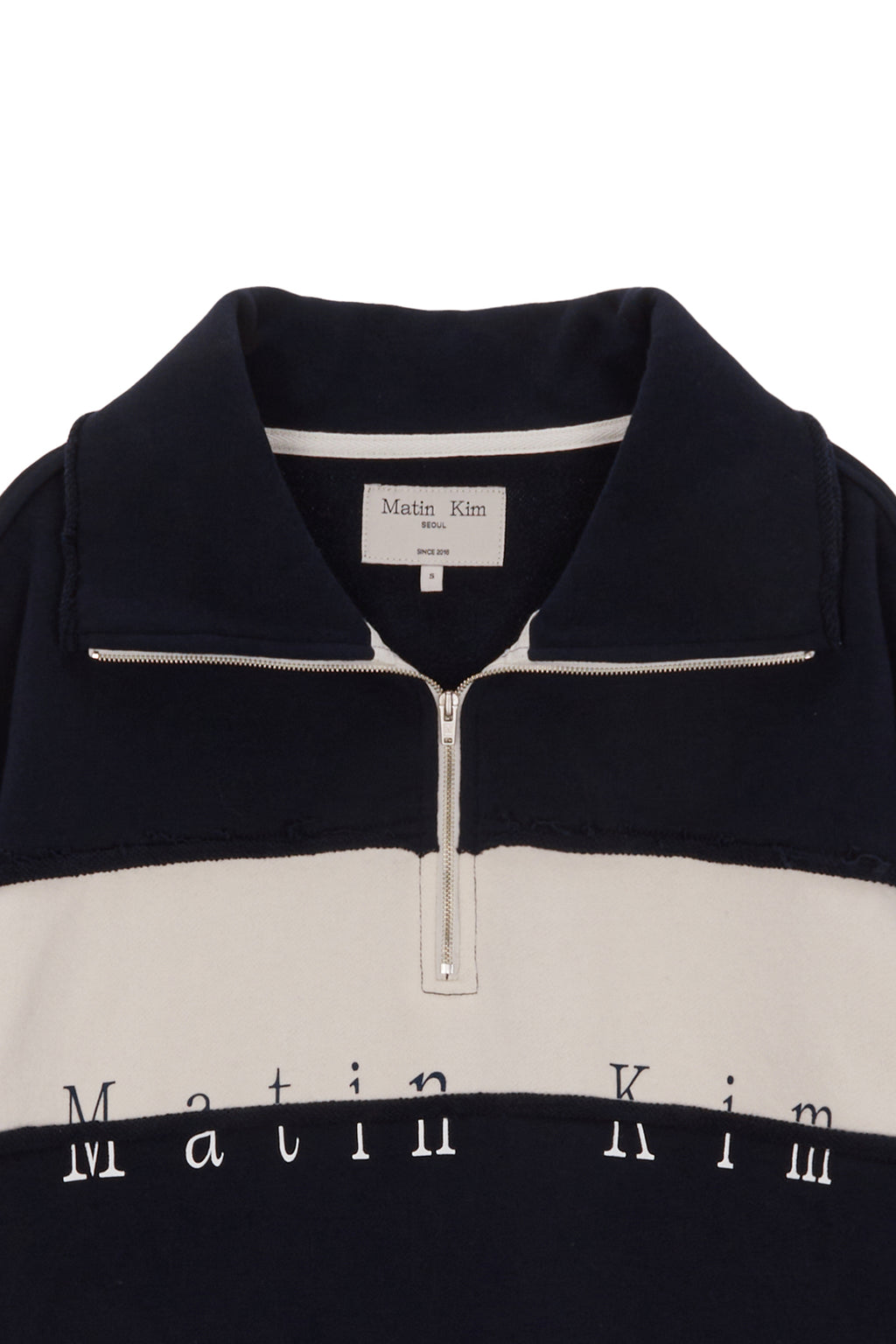 [matinkim] CUTTED LOGO HALF ZIP SWEATSHIRT IN NAVY
