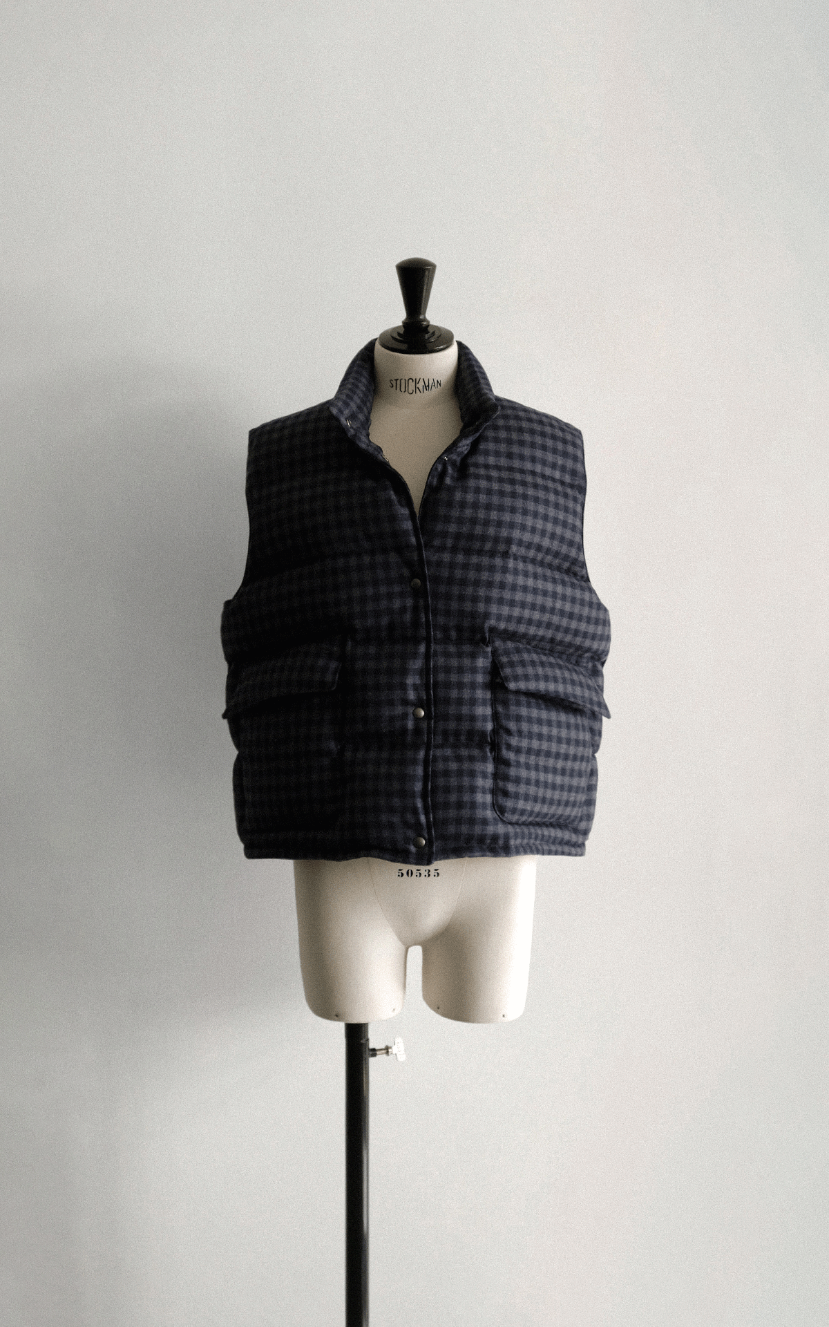 Nothing Written Cropped puffer vest (Hale navy)