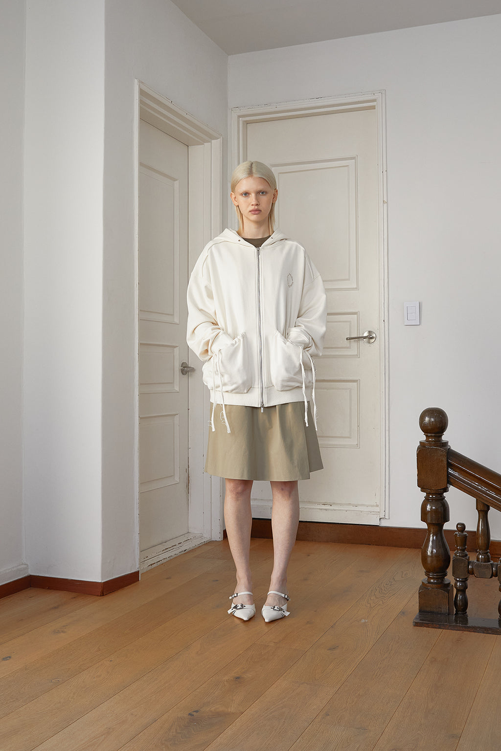 [matinkim] VOLUME POCKET HOODY ZIP UP IN CREAM