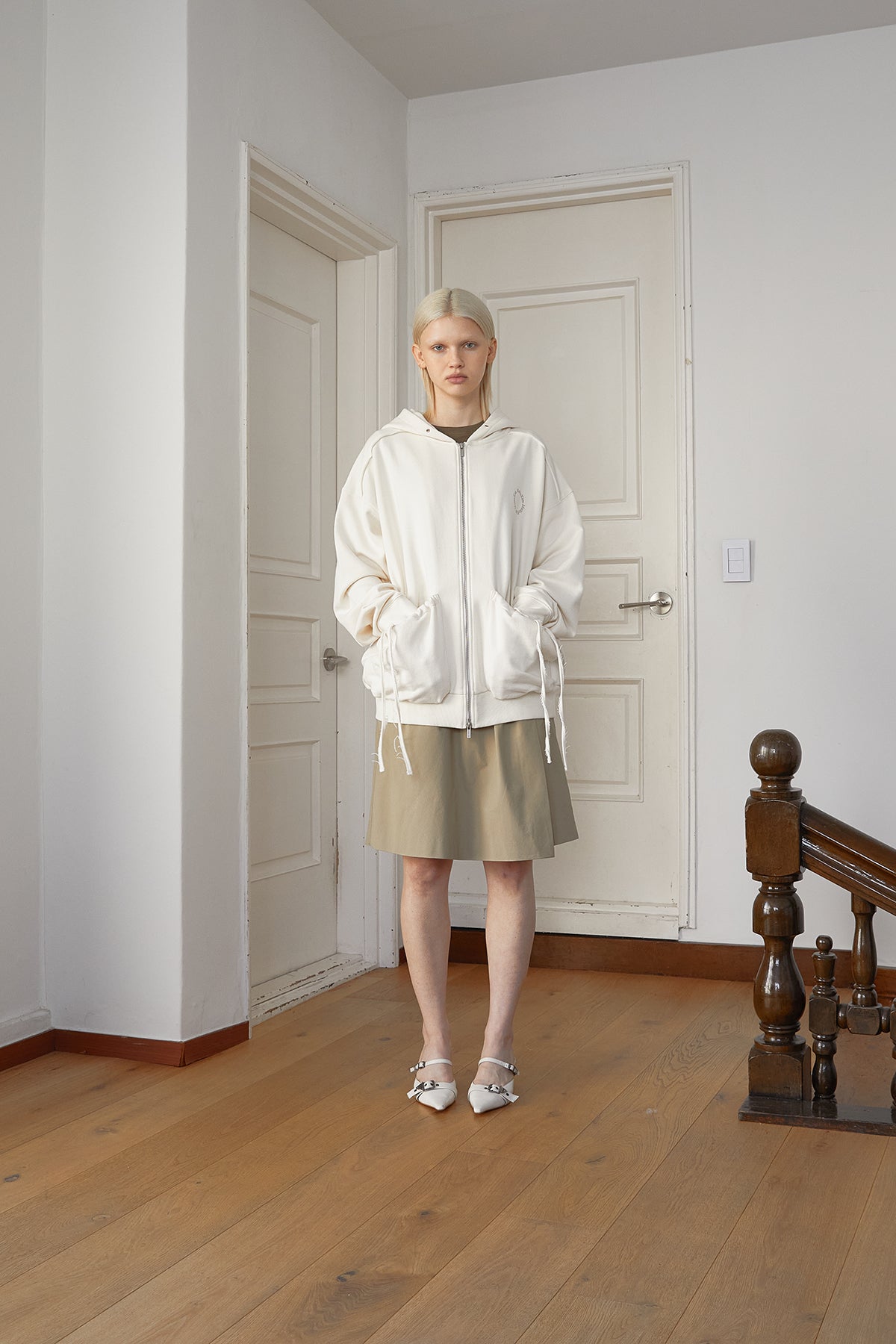[matinkim] VOLUME POCKET HOODY ZIP UP IN CREAM